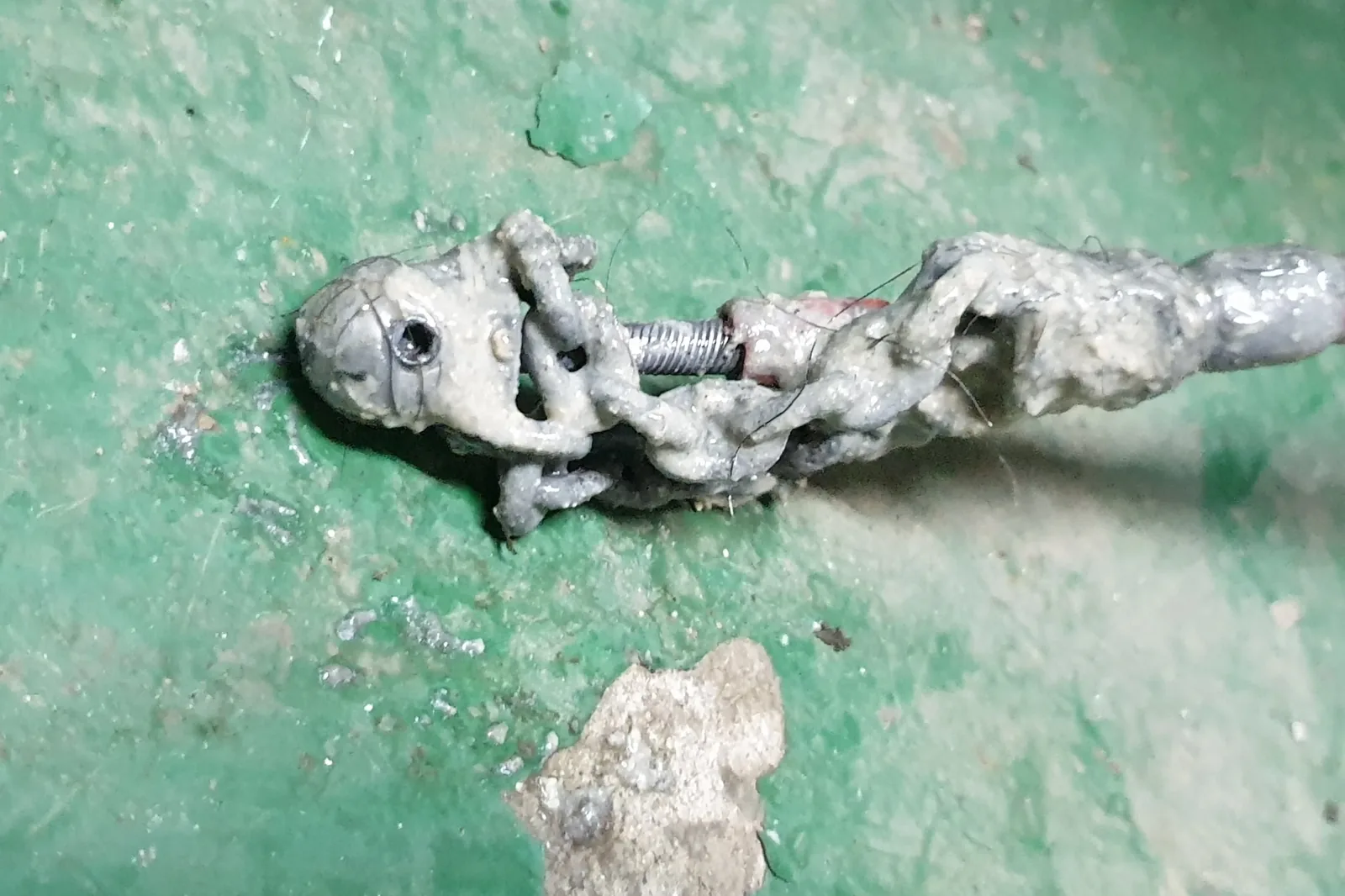 배관 고압세척 노즐과 케이블 작업 장면